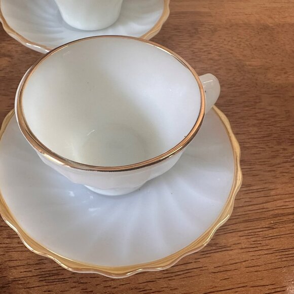Vintage Fire-King Gold Trim Milk Glass Tea Cups and Saucers‎ Set Anchor Hocking - Picture 5 of 6